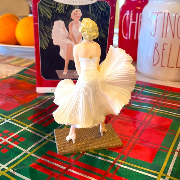 #010. Vintage Hallmark keepsake Marilyn Monroe - Picture 4 of 8